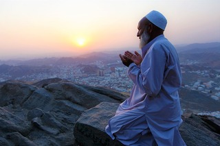 Ser Musulman, anciano orando