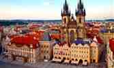 Praga, en sus inicios fue capital de Checoslovaquia y del Reino de Bohemia. Actualmente esta ciudad es la capital de la Republica Checa, se encuentra ubicada a las orillas del rio Moldava, y se estima que posee más de un millón de habitantes.